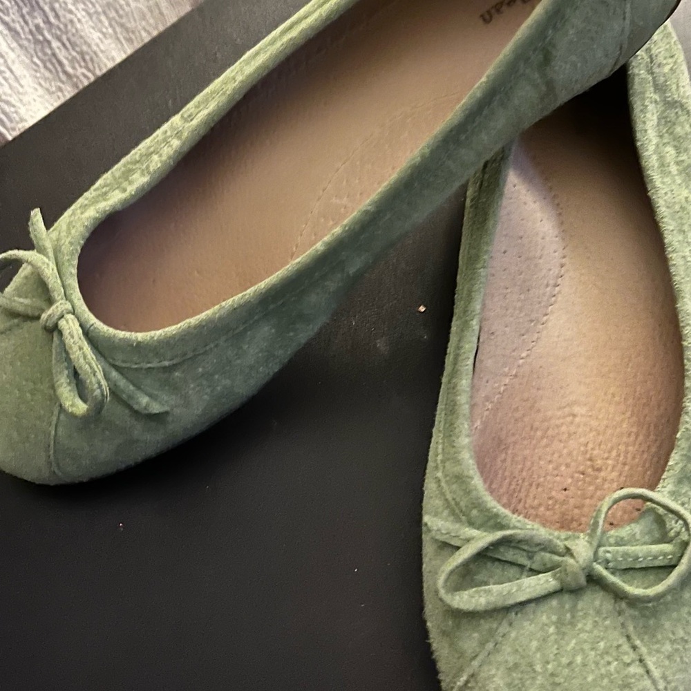 L.L. Bean Women's Green Ballet Flats - Picture 12 of 14